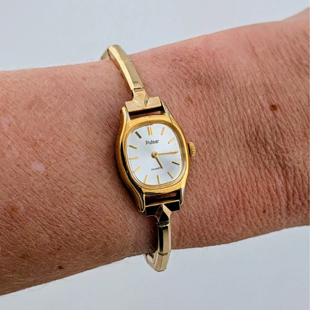 Vintage Pulsar Y590-5100 Gold-Tone Petite Women's Quartz Watch 16mm Expansion